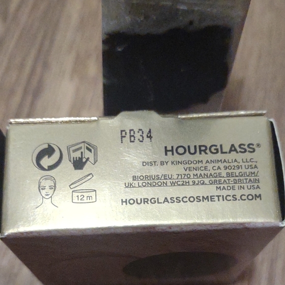 NIB Hourglass Veil Translucent Setting Powder - Picture 3 of 6